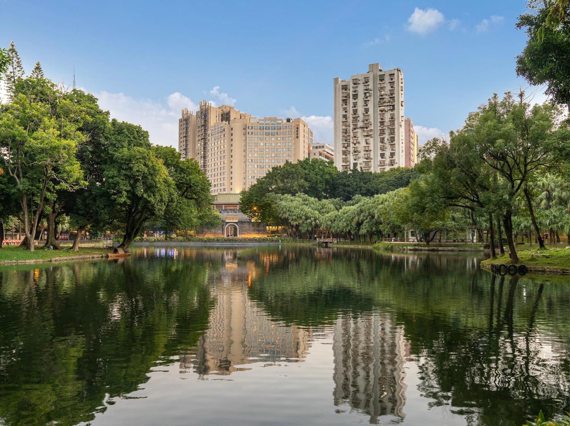 Yuexiu Hotel Guangzhou, Curio Collection By Hilton Exterior foto