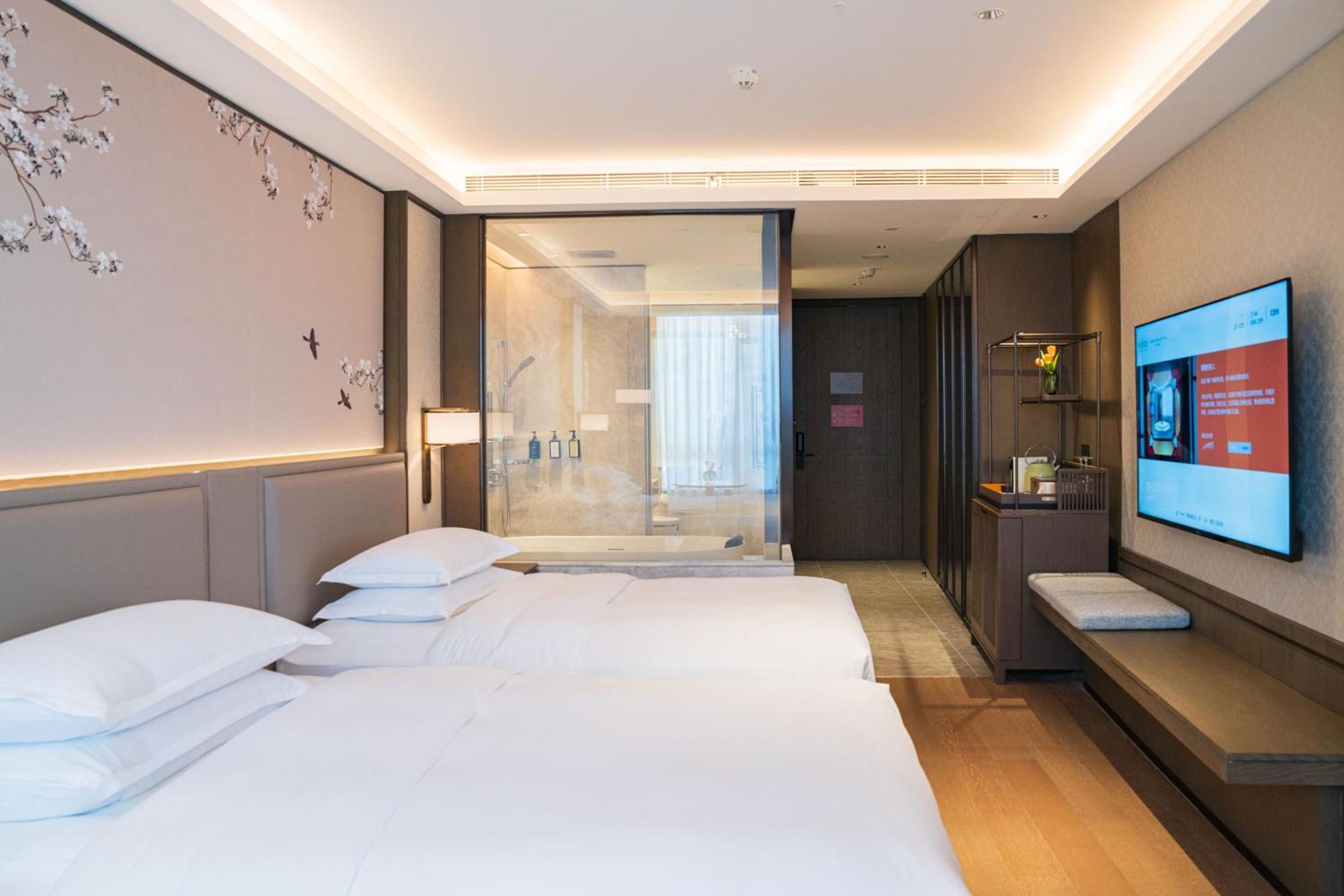 Yuexiu Hotel Guangzhou, Curio Collection By Hilton Exterior foto